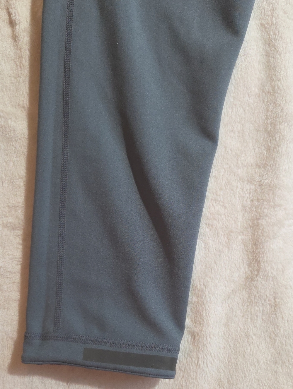 Title Nine Mad Dash Reversible Crops Rhythm Gray Multi Medium - Picture 11 of 12